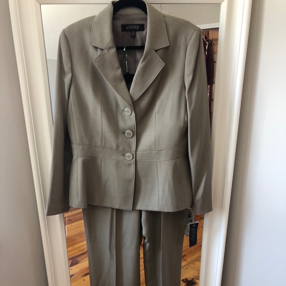 Kasper Pant Suit NWT